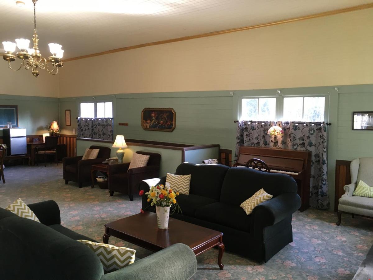 Alexander'S Lodge Ashford Extérieur photo